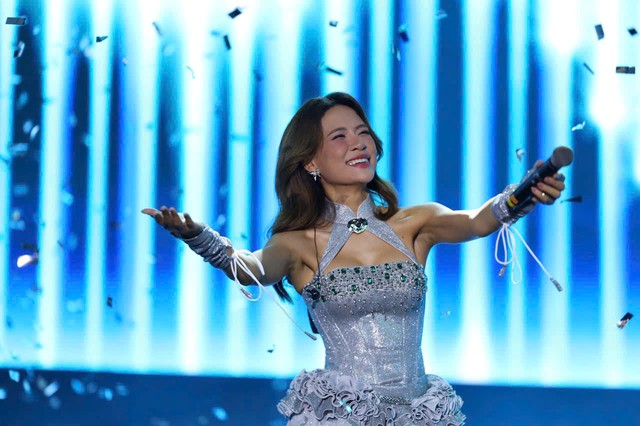 Ngàn khán giả đội mưa, “quẩy hết mình” trong đêm nhạc VPBank Prime Night có RHYDER, Hà Nhi - Ảnh 3.