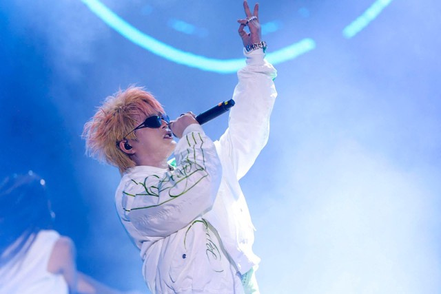 Ngàn khán giả đội mưa, “quẩy hết mình” trong đêm nhạc VPBank Prime Night có RHYDER, Hà Nhi - Ảnh 4.