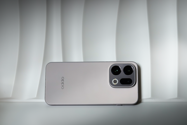 Oppo chính thức ra mắt dòng Find X9 tại Việt Nam: Camera flagship 200 MP, pin silicon carbon kèm giá bán cao nhất 33 triệu - Ảnh 2.