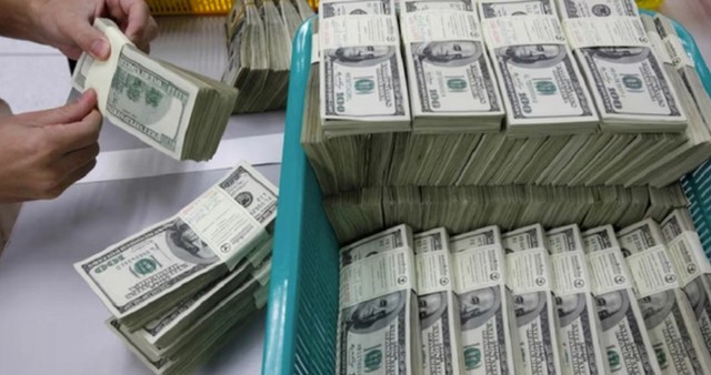 NHNN yêu cầu tăng cường kiểm soát thị trường ngoại hối - Ảnh 1.