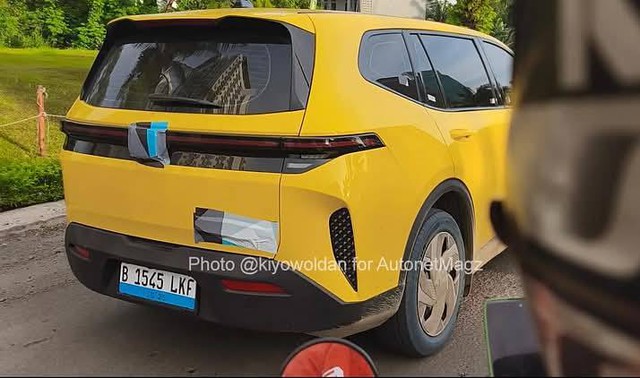 Bàn giao đến tay khách Việt chưa đầy 2 tháng, mẫu MPV điện đầu tiên của tỷ phú Phạm Nhật Vượng đã lập tức xuất ngoại? - Ảnh 3.