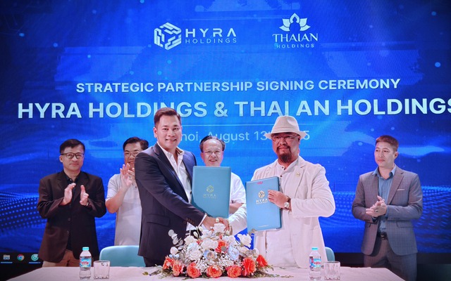 Công ty blockchain của Shark Hưng bắt tay với một công ty đấu giá cổ vật từng số hóa bình gốm sứ thời Càn Long (Trung Quốc) - Ảnh 1.
