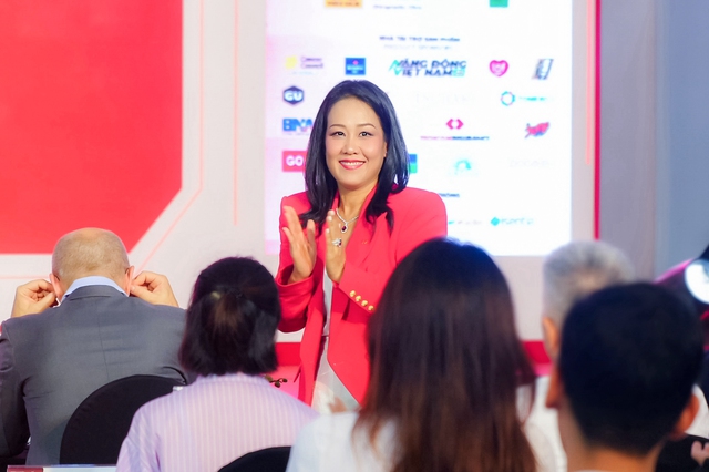 Khai mạc Giải Marathon Quốc tế Hà Nội Techcombank mùa thứ 4: Hơn 13.000 vận động viên, lần đầu tiên ứng dụng công nghệ AI trên đường chạy để tạo video cá nhân miễn phí cho tất cả VĐV - Ảnh 4.