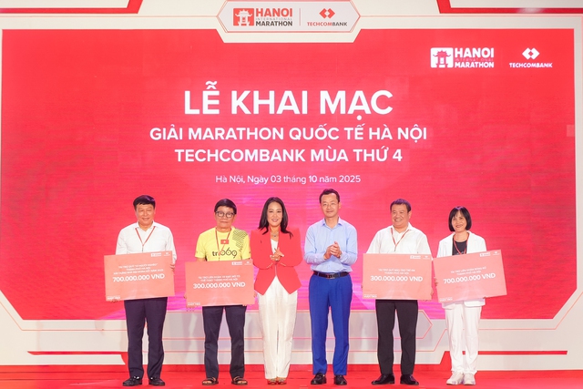 Khai mạc Giải Marathon Quốc tế Hà Nội Techcombank mùa thứ 4: Hơn 13.000 vận động viên, lần đầu tiên ứng dụng công nghệ AI trên đường chạy để tạo video cá nhân miễn phí cho tất cả VĐV - Ảnh 2.