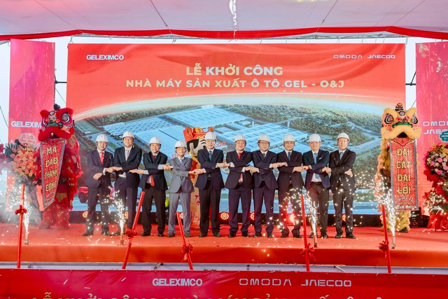 Bắt tay hãng xe Trung Quốc, Chủ tịch Vũ Văn Tiền chính thức khởi công nhà máy sản xuất ô tô tại Hưng Yên, công suất 120.000 xe/năm- Ảnh 3. Bắt tay hãng xe Trung Quốc, Chủ tịch Vũ Văn Tiền chính thức khởi công nhà máy sản xuất ô tô tại Hưng Yên, công suất 120.000 xe/năm- Ảnh 3.