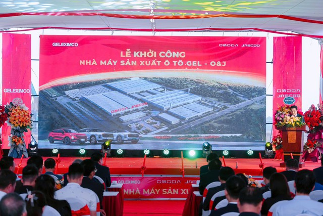 Bắt tay hãng xe Trung Quốc, Chủ tịch Vũ Văn Tiền chính thức khởi công nhà máy sản xuất ô tô tại Hưng Yên, công suất 120.000 xe/năm- Ảnh 1. Bắt tay hãng xe Trung Quốc, Chủ tịch Vũ Văn Tiền chính thức khởi công nhà máy sản xuất ô tô tại Hưng Yên, công suất 120.000 xe/năm- Ảnh 1.