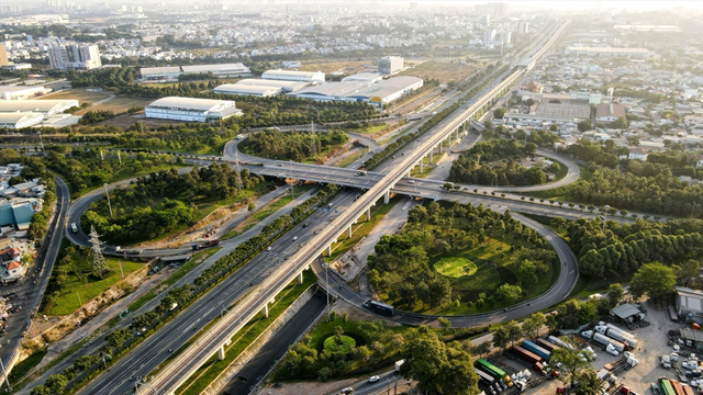 Nút giao phức tạp nhất Vành đai 3 sẽ thông xe kỹ thuật cuối năm 2025, kết nối giao thương toàn vùng phía Nam - Ảnh 1.