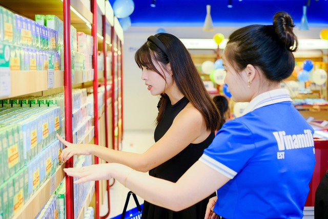 Vinamilk: Tổng doanh thu hợp nhất quý III tiến sát cột mốc 17 nghìn tỷ đồng - Ảnh 1.