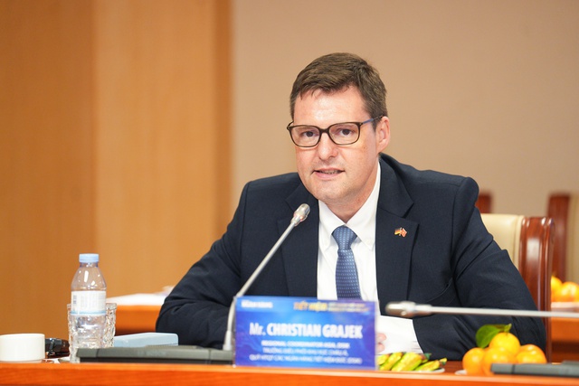 Phó Thống đốc NHNN: “Từ khoản tiết kiệm nhỏ bé của người dân, ngân hàng đã tạo nên dòng vốn khổng lồ chảy vào sản xuất kinh doanh, nông nghiệp, giáo dục, y tế,...” - Ảnh 3.