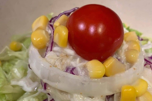 Vụ khách tố nhân viên cho “vật lạ" vào đồ ăn: Quán buffet đã có phản hồi chính thức- Ảnh 3.