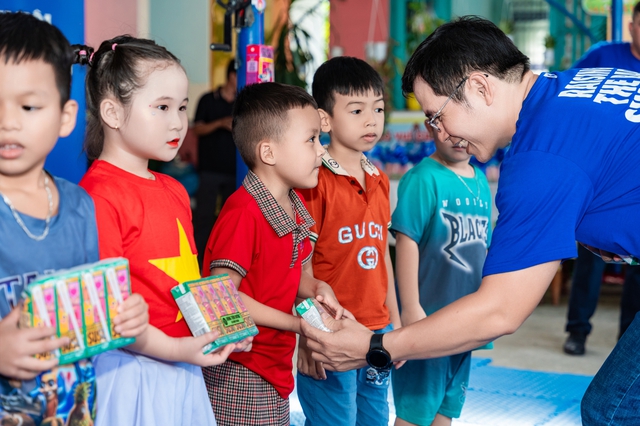 Vinamilk thắp sáng mùa trăng, gửi trọn yêu thương đến trẻ em Việt - Ảnh 3.