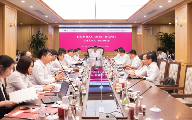 Ngân hàng Big4 đầu tiên hé hộ kết quả kinh doanh 9 tháng: Được gần 18 triệu khách hàng gửi hơn 1,7 triệu tỷ đồng, tỷ lệ nợ xấu nội bảng giảm xuống còn 1,19% - Ảnh 1.