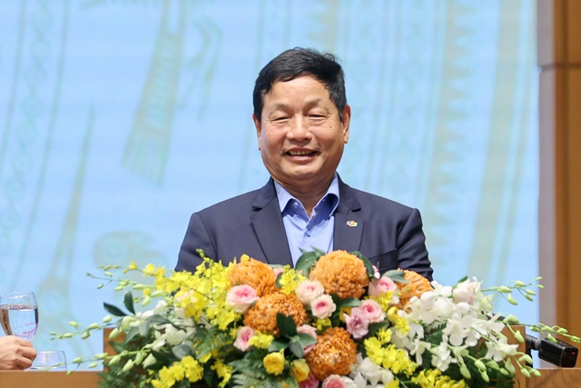 Chủ tịch FPT Trương Gia Bình hứa cùng Chính phủ "chinh phục bầu trời, vươn ra biển lớn và đi sâu vào lòng đất"- Ảnh 2. Chủ tịch FPT Trương Gia Bình hứa cùng Chính phủ "chinh phục bầu trời, vươn ra biển lớn và đi sâu vào lòng đất"- Ảnh 2.