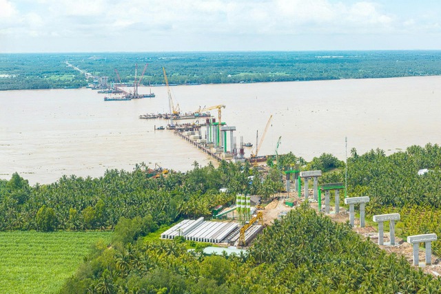 Đèo Cả báo tin vui: Cầu có trụ tháp cao tương đương tòa nhà 35 tầng, nhịp chính dài thứ 2 Việt Nam vừa vượt tiến độ - Ảnh 1.