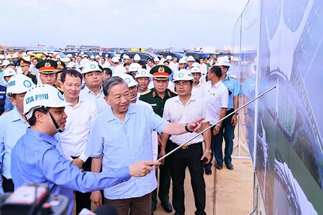 Trước thời khắc lịch sử ngày 19/12, Tổng Bí thư Tô Lâm kiểm tra thực tế tại siêu sân bay 16 tỷ USD lớn nhất Việt Nam - Ảnh 1.