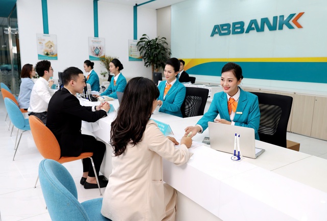 ABBANK: Ông Vũ Văn Tiền trở lại làm chủ tịch HĐQT, ông Phạm Duy Hiếu thôi làm Tổng giám đốc  - Ảnh 1.