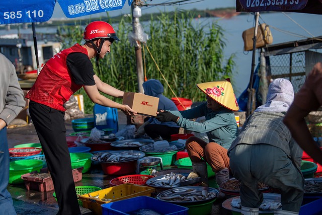 Từ cơn sốt mua sắm mùa sale đến thói quen "gửi hàng tức thì" - Ảnh 3.