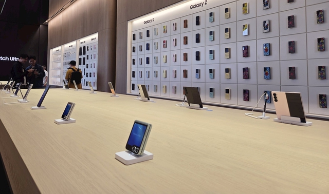 5 cái tên này đang 'ôm trọn' 70% thị phần điện thoại tại Việt Nam - Ảnh 1.