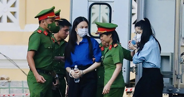 Hoa hậu Thùy Tiên, Quang Linh Vlogs và đồng phạm hầu tòa trong vụ án ‘kẹo Kera’ - Ảnh 1.