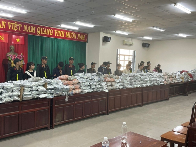 Cơ quan chức năng bắt giữ nhiều đối tượng trong đường dây mua bán 'Cô tiên thơm. Chuyên mùi' xuyên Quốc gia - Ảnh 1.