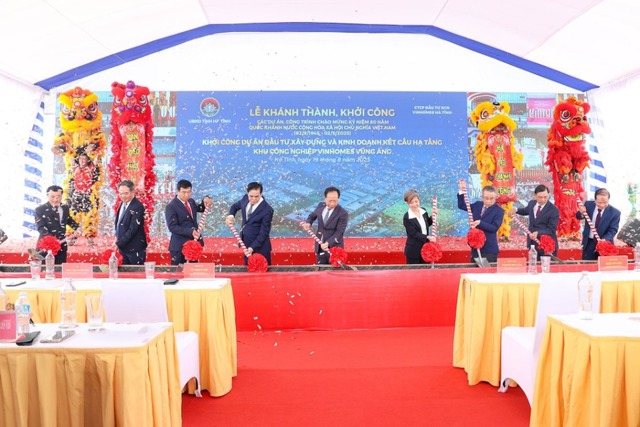 Tỷ phú Phạm Nhật Vượng liên tục rót vốn vào quê nhà: Từ khu công nghiệp, nhà xưởng ô tô điện đến dự án cảng quốc tế gần 8.900 tỷ đồng  - Ảnh 1.