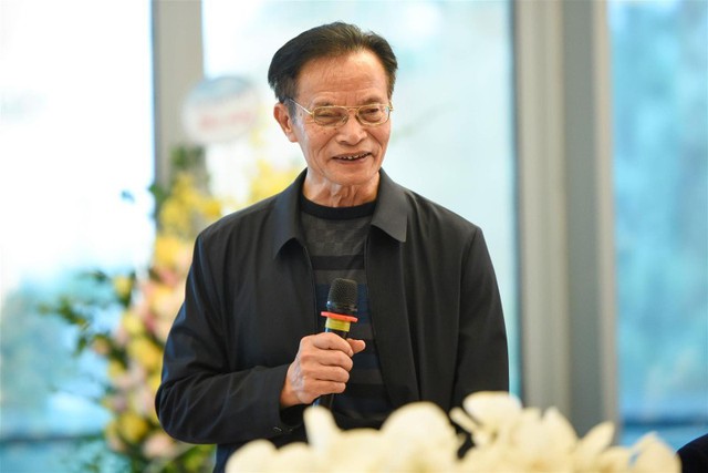 TS Lê Xuân Nghĩa: Tiền tăng nhanh hơn vàng thì vàng phải tăng giá, không nên trách người dân tích trữ vàng, mà phải đặt ra câu hỏi tại sao người dân Việt Nam phải mua vàng đắt hơn thế giới - Ảnh 1.