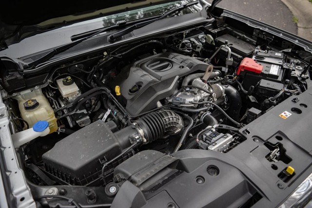 Vua bán tải ở Việt Nam ra mắt phiên bản nâng cấp, thay động cơ Bi-Turbo Diesel bằng động cơ V6 - Ảnh 4.
