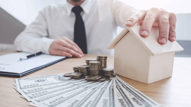 Siết nợ căn nhà duy nhất của người vay, ngân hàng phải hỗ trợ 12 tháng lương - Ảnh 1.