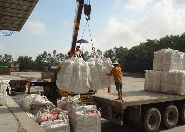 Hàng trăm nghìn tấn hàng của Việt Nam ồ ạt tràn sang Lào với giá đắt đỏ: Thuế xuất khẩu 5%, nước ta là ông trùm khu vực ASEAN - Ảnh 1.