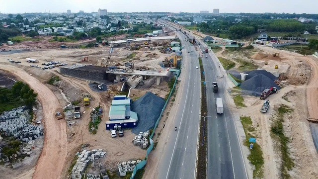 Tin vui từ loạt dự án hạ tầng nghìn tỷ sắp về đích, "cú hích" lớn cho thị trường bất động sản phía Tây TP.HCM - Ảnh 1.