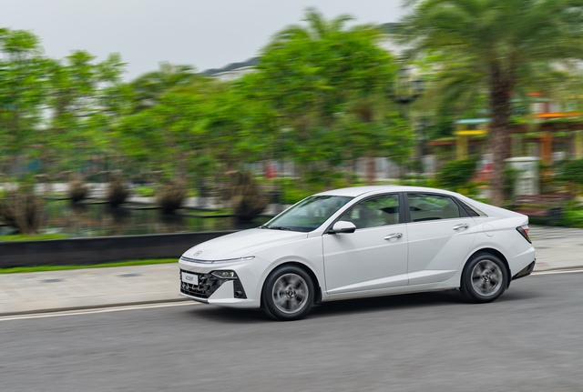 Nhận ưu đãi tối đa 64 triệu, có nên mua Hyundai Accent ngay hay đợi thêm? - Ảnh 2.