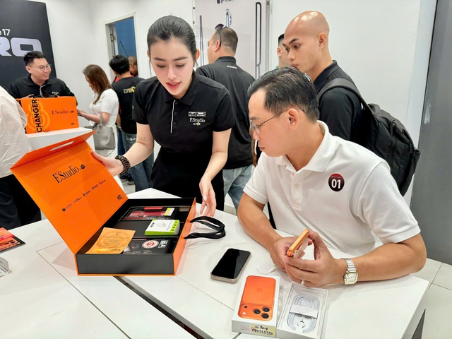 FPT Retail lần thứ 9 liên tiếp vào Top 10 Công ty bán lẻ uy tín 2025 - Ảnh 1.