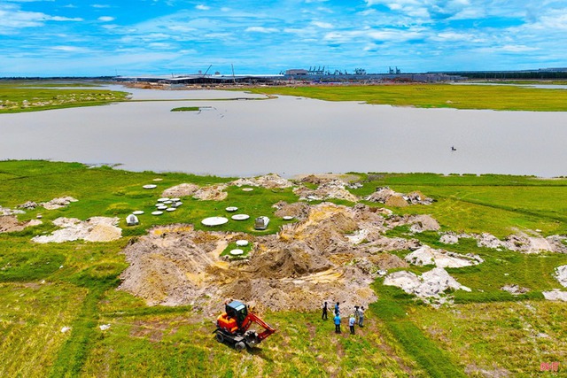 Vingroup bắt đầu chi trả tiền bồi thường thu hồi đất dự án 21.400 tỷ đồng tại quê nhà tỷ phú Phạm Nhật Vượng- Ảnh 1.