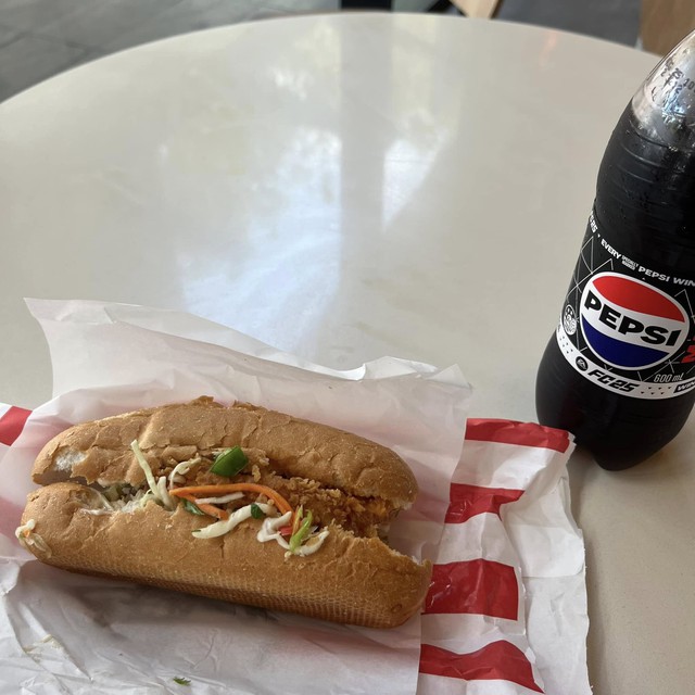 KFC chính thức đưa món bánh mì vào menu - Ảnh 3.