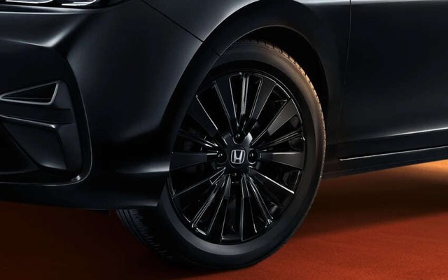 Honda City e:HEV "The Black Outshine" được giới thiệu tại Thái Lan, hai màu sắc trắng đen, ngoại hình thể thao hơn mà giá bán chỉ hơn 600 triệu đồng, các fan tại Việt Nam có hóng không? - Ảnh 5.