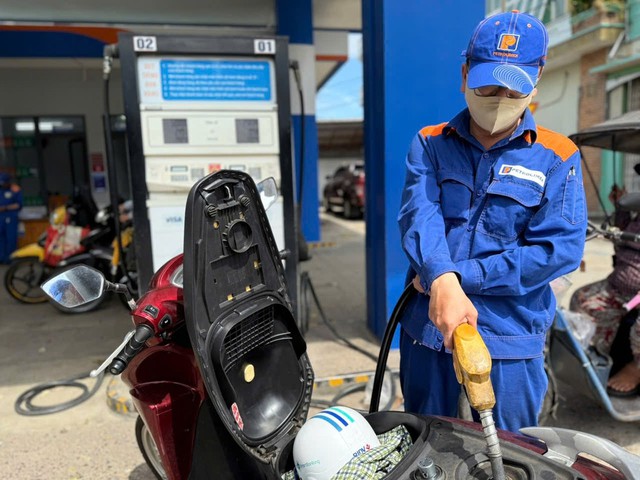 Dự báo giá xăng 'quay đầu' giảm vào chiều 11/12 - Ảnh 1.