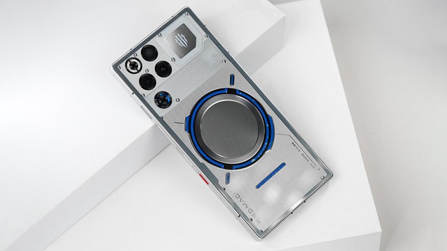 Chính thức mở đặt trước 'siêu gaming phone' REDMAGIC 11 Pro, giá từ 18,99 triệu đồng - Ảnh 1.