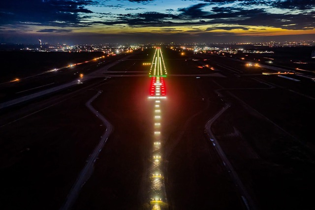 Siêu "công trình thế kỷ" 16 tỷ USD của Việt Nam sắp tới ngày trọng đại: Hơn 3.000 máy móc, 15.000 người dồn lực chuẩn bị đón chuyến bay đầu tiên- Ảnh 1. Siêu "công trình thế kỷ" 16 tỷ USD của Việt Nam sắp tới ngày trọng đại: Hơn 3.000 máy móc, 15.000 người dồn lực chuẩn bị đón chuyến bay đầu tiên- Ảnh 1.