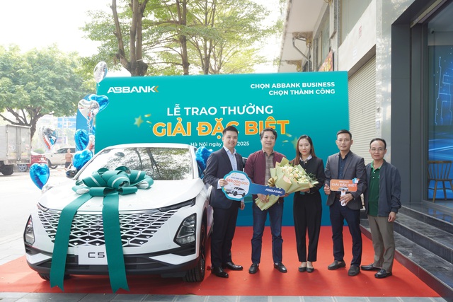 ABBANK trao thưởng xe OMODA C5 cho doanh nghiệp trúng giải đặc biệt chương trình “Chọn ABBANK Business – Chọn Thành công” - Ảnh 1.