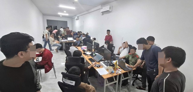 Bắt người đứng đầu cơ sở công nghệ ở Đà Nẵng, chuyên thuê kỹ sư "gia công" website cờ bạc trực tuyến cho đối tác Campuchia- Ảnh 2.