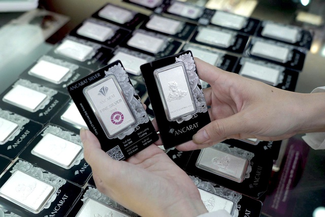 Giá bạc hôm nay hạ nhiệt - Ảnh 1.