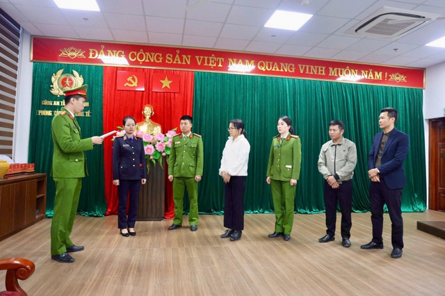 Bắt trưởng phòng và chuyên viên Cục Thuế tỉnh Bắc Ninh - Ảnh 1.