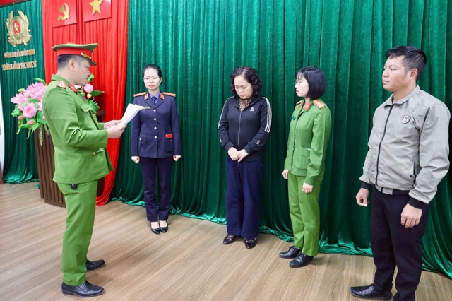 Bắt trưởng phòng và chuyên viên Cục Thuế tỉnh Bắc Ninh - Ảnh 2.