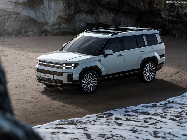 Mẫu xe tiền tỉ khiến nhiều người 'chỉ biết ước' nay đã được giảm giá tới 200 triệu đồng - Ảnh 2.