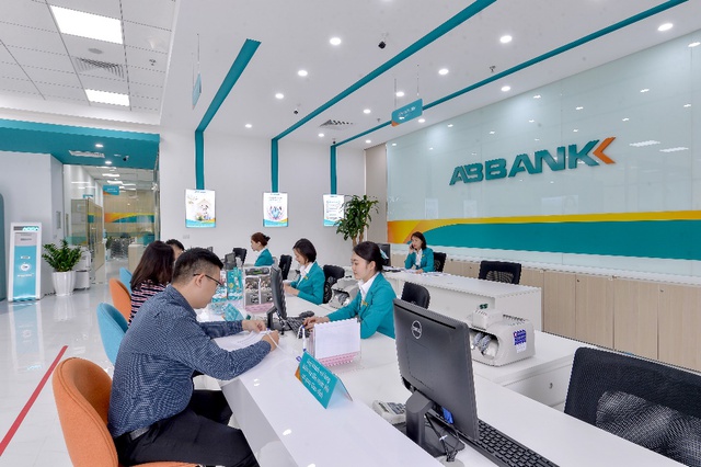 ABBANK bứt phá mạnh mẽ, đạt 3.400 tỷ đồng lợi nhuận trong 11 tháng đầu năm - Ảnh 1.
