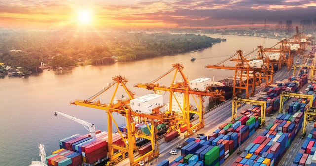 Việt Nam là cường quốc thương mại thế giới, xuất nhập khẩu đạt kỷ lục 920 tỷ USD trong năm 2025  - Ảnh 2.