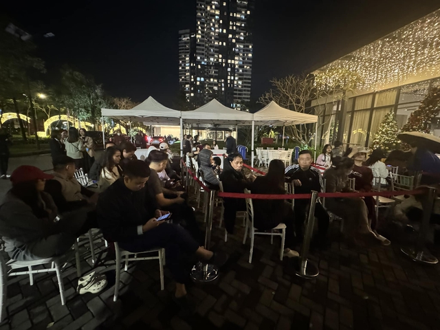 Vẫn còn cảnh tranh mua chung cư tại Hà Nội: Có suất mua lãi ngay tiền tỷ trong phút chốc?   - Ảnh 1.