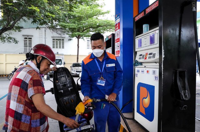 Dự báo giá xăng giảm tại kỳ điều hành chiều 25/12 - Ảnh 1.