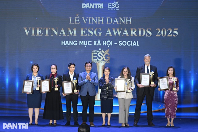 SeABank ghi dấu ấn trách nhiệm xã hội tại Vietnam ESG Awards và Tin Dùng Việt Nam 2025 - Ảnh 2.