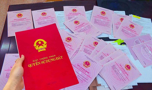 Ngay ngày mai, nhiều quy định mới về sổ đỏ có hiệu lực, người dân cần nắm rõ thông tin

- Ảnh 1.